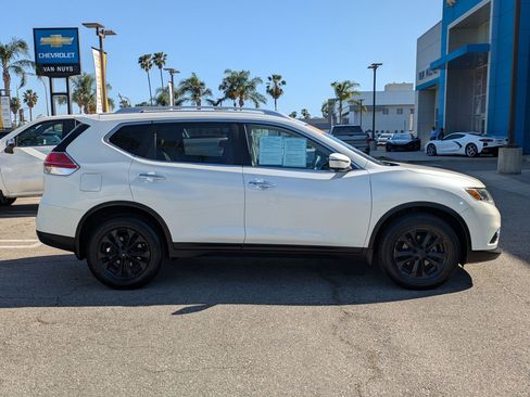 Used 2016 Nissan Rogue SV w/ SV Premium Package FWD image 4