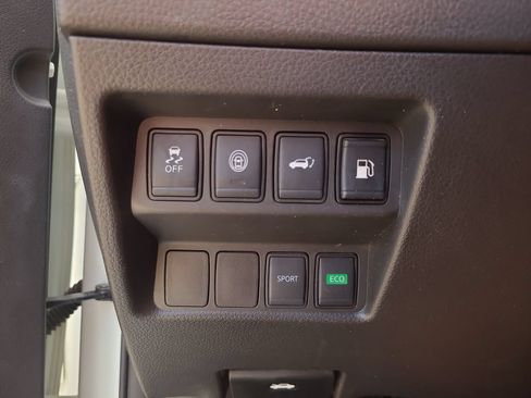 Used 2020 Nissan Rogue SV FWD image 20