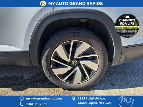 Used 2025 Volkswagen Atlas SE image 30