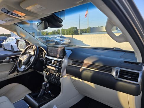 Used 2023 Lexus GX 460 Luxury w/ Accessory Package AWD/4WD image 30