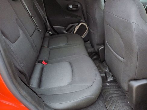 Used 2017 Jeep Renegade Latitude w/ Popular Equipment Group image 25