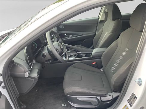 Used 2026 Hyundai Elantra Hybrid FWD image 19