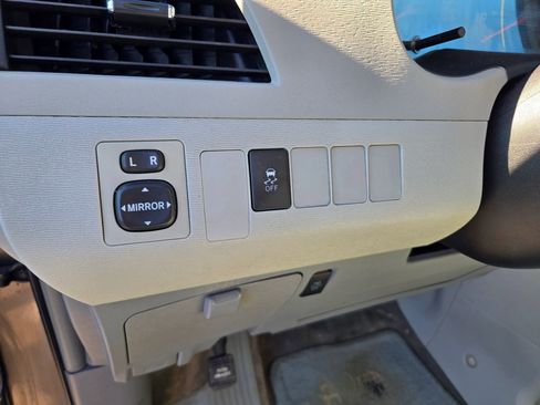 Used 2013 Toyota Sienna LE image 38