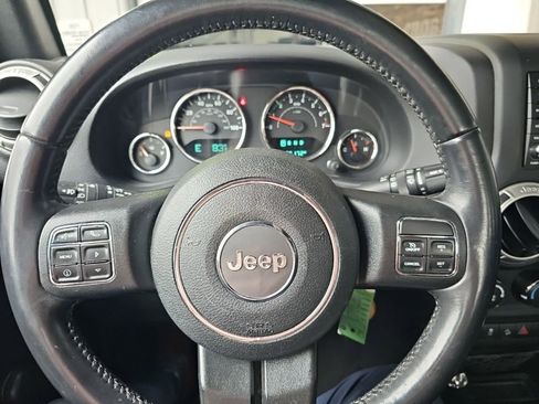 Used 2018 Jeep Wrangler Rubicon w/ Connectivity Group AWD/4WD image 7