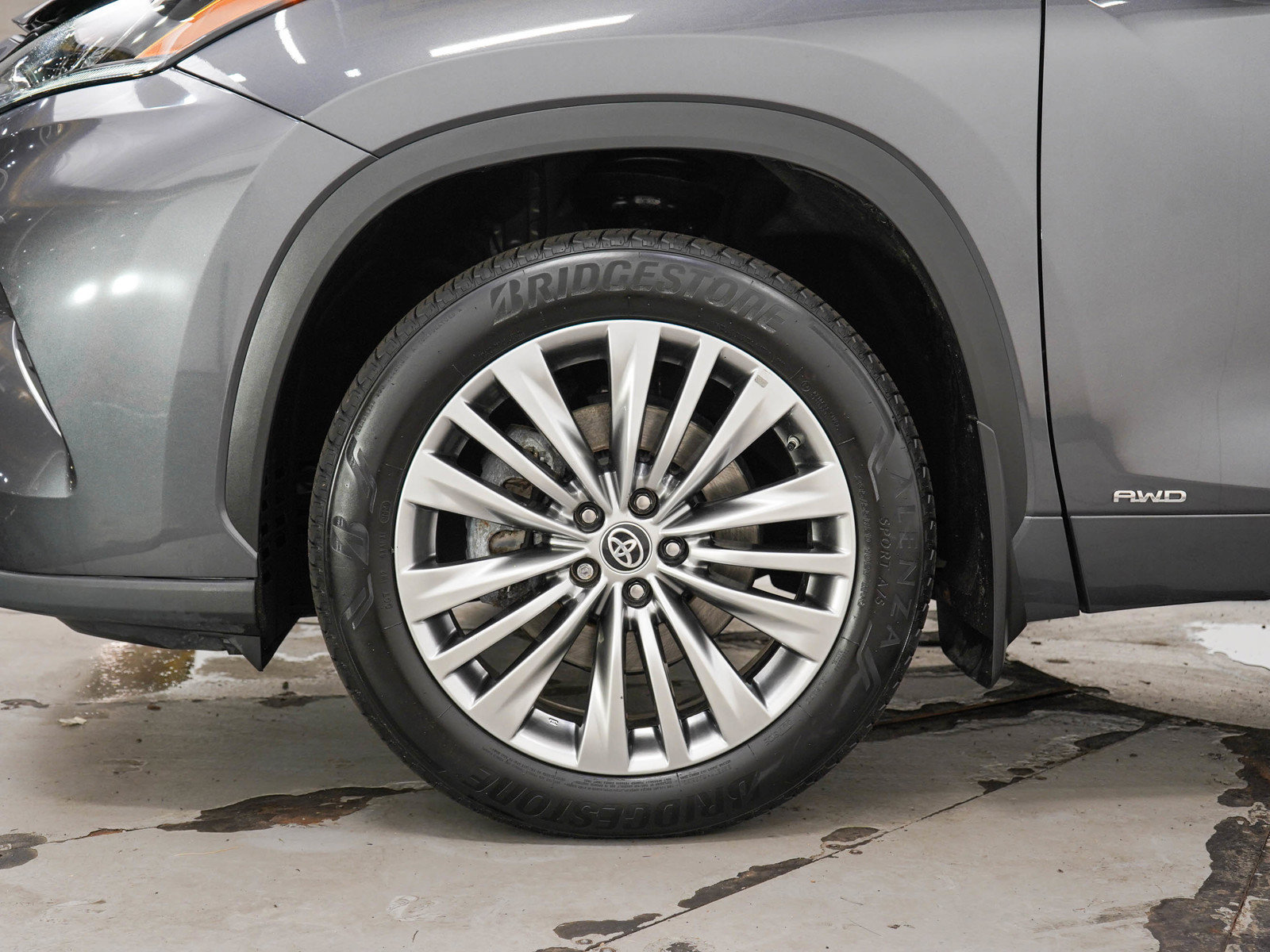 Used 2024 Toyota Highlander Platinum AWD/4WD image 30