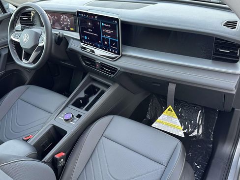 New 2026 Volkswagen Tiguan SE image 12