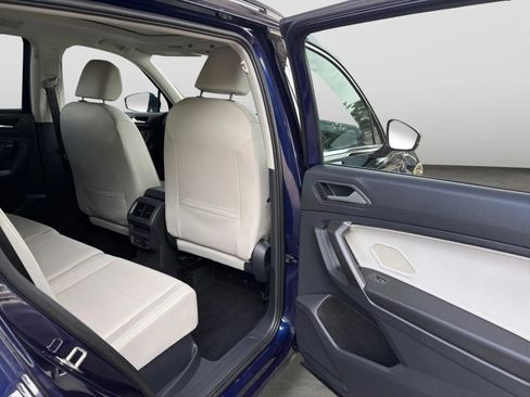 Used 2021 Volkswagen Tiguan SE w/ Panoramic Sunroof Package AWD/4WD image 17