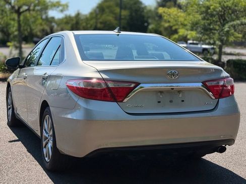 Used 2016 Toyota Camry XLE w/ Moonroof Package FWD image 3