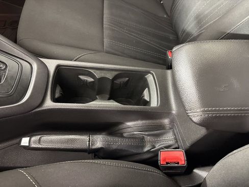 Used 2016 Ford Focus SE w/ Reverse Sensing Package image 28