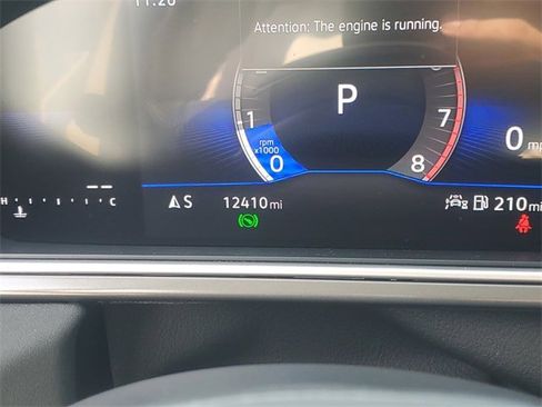 Certified 2025 Volkswagen Taos SE image 20