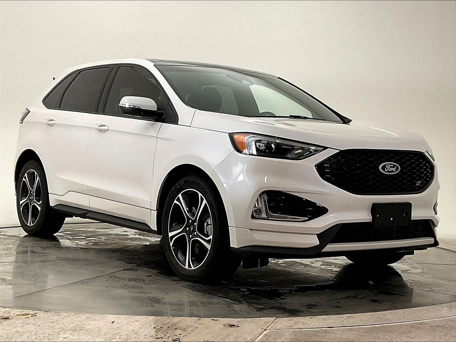 Used 2019 Ford Edge ST w/ Convenience Package AWD/4WD image 2