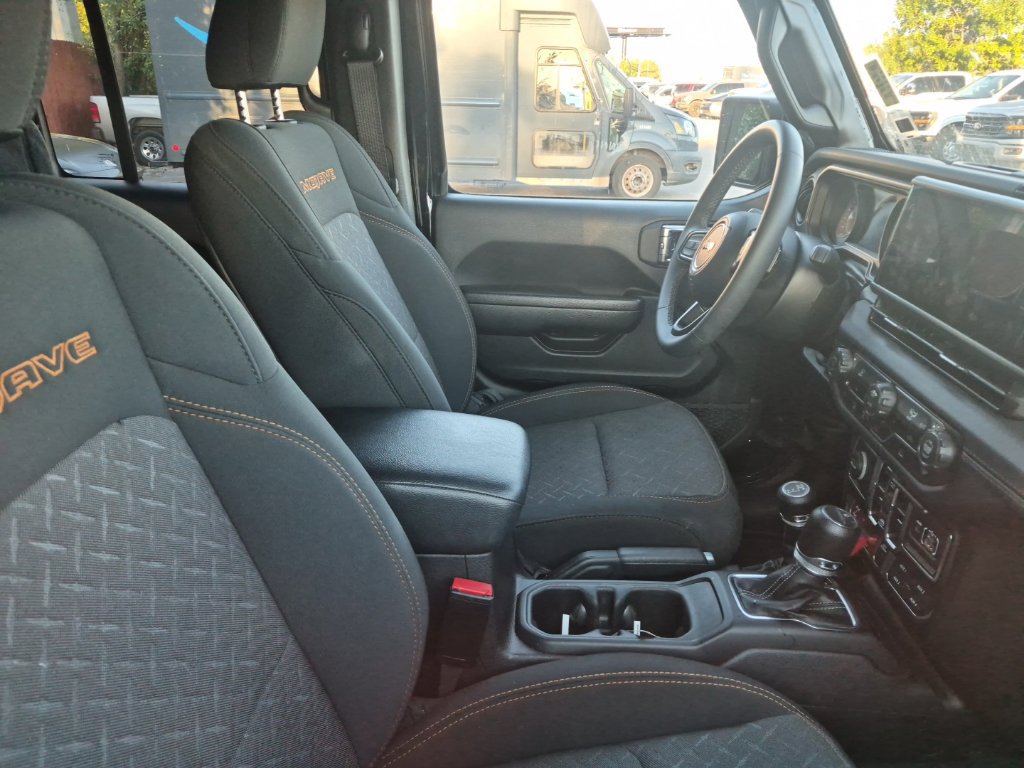 Used 2026 Jeep Gladiator Mojave AWD/4WD image 32