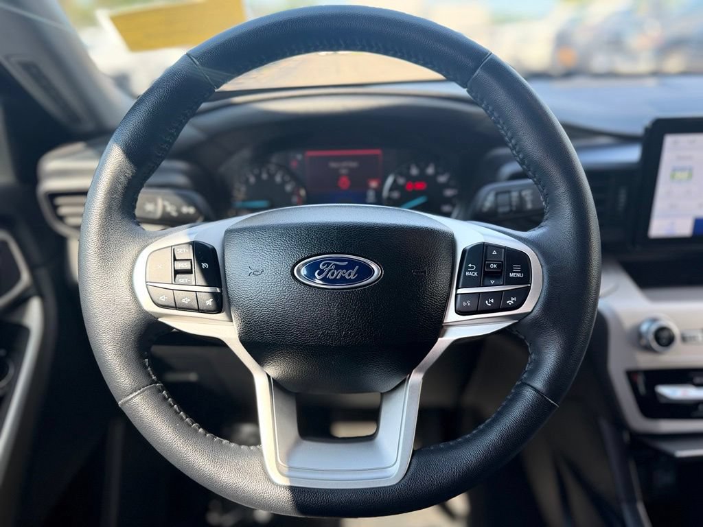 Used 2023 Ford Explorer XLT AWD/4WD image 14