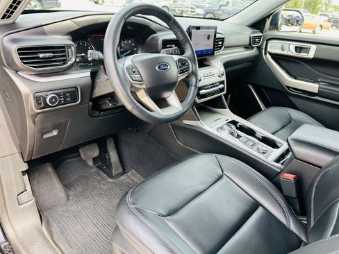 Used 2023 Ford Explorer XLT w/ Equipment Group 202A AWD/4WD image 16