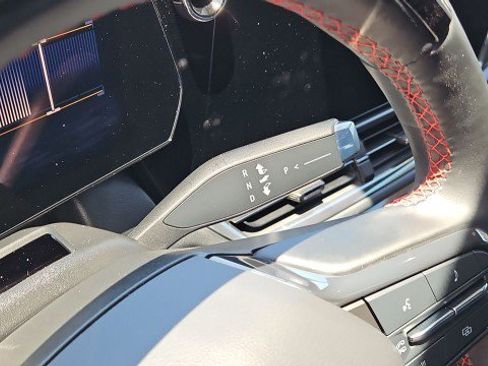 Used 2024 Chevrolet Equinox EV RS FWD image 16