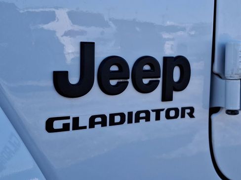 Used 2021 Jeep Gladiator Sport image 32