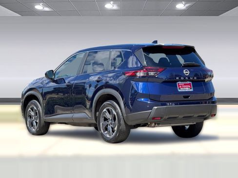 Used 2025 Nissan Rogue SV FWD image 3