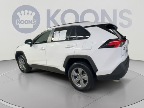 Used 2025 Toyota RAV4 XLE AWD/4WD image 8