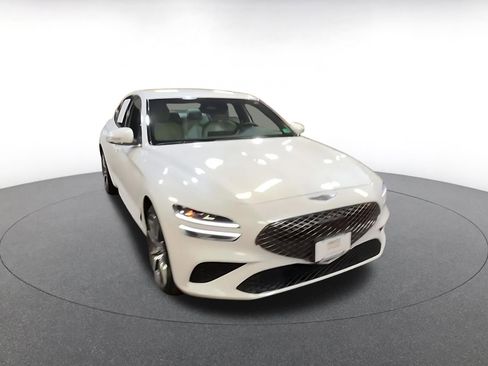 Used 2025 Genesis G70 2.5T image 3
