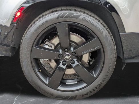 Used 2023 Land Rover Defender 130 X-Dynamic SE image 40