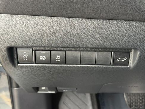 Used 2024 Toyota Venza LE AWD/4WD image 25