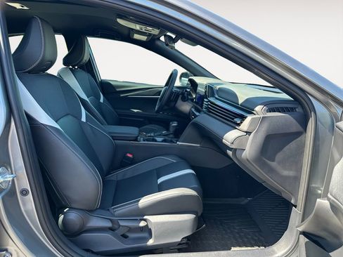 Used 2025 Toyota Camry SE w/ Convenience Package image 15