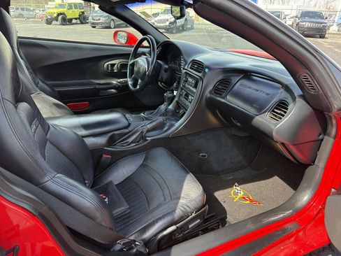 Used 2001 Chevrolet Corvette Coupe w/ Preferred Equipment Group2 image 10