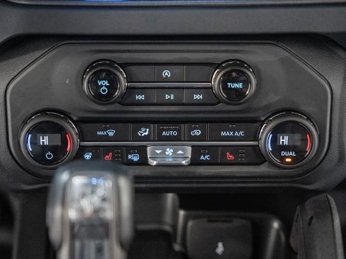 Used 2025 Ford Bronco Badlands image 32