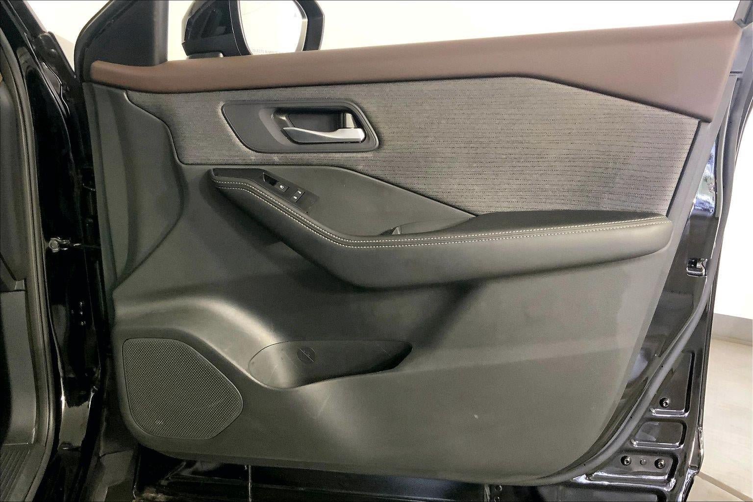 Used 2023 Nissan Rogue SV AWD/4WD image 23