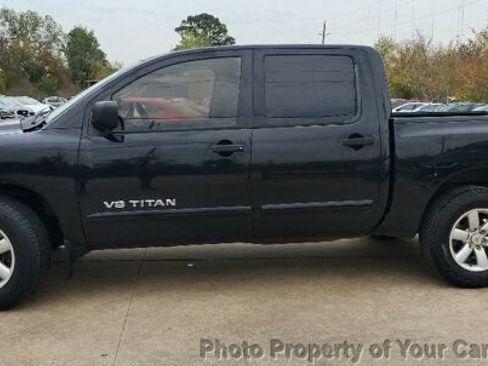 Used 2010 Nissan Titan SE RWD image 5