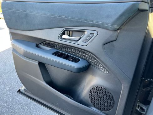 Used 2023 Nissan Ariya image 18