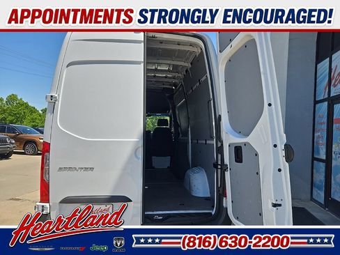 Used 2025 Mercedes-Benz Sprinter 2500 image 67
