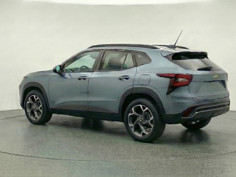 Used 2025 Chevrolet Trax LT image 6