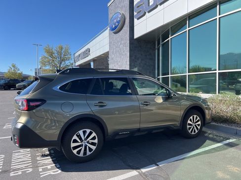 Used 2021 Subaru Outback Premium image 3