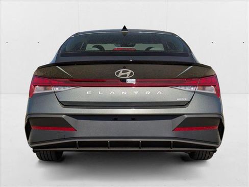New 2025 Hyundai Elantra SEL image 8