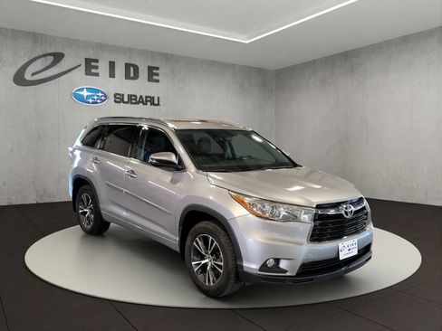 Used 2016 Toyota Highlander XLE AWD/4WD image 1