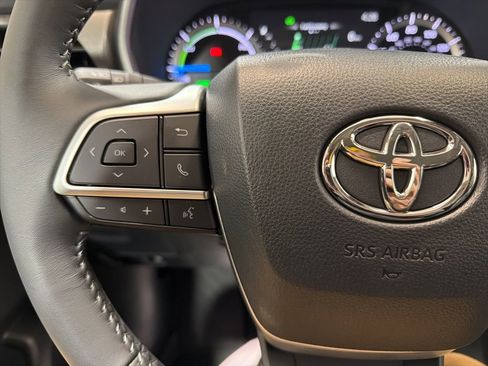 Used 2026 Toyota Highlander XLE image 28