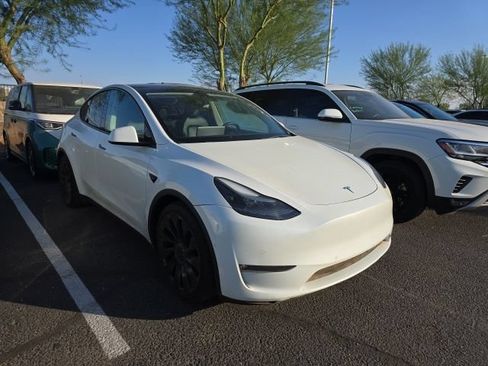 Used 2022 Tesla Model Y Performance AWD/4WD image 2