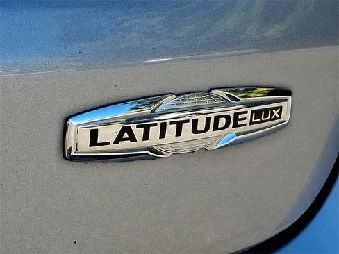 Used 2022 Jeep Compass Latitude image 30