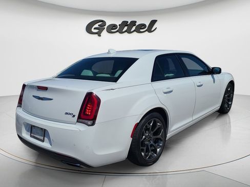 Used 2018 Chrysler 300 S w/ 300S Premium Group RWD image 5