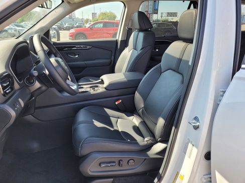 New 2025 Honda Pilot Touring image 9