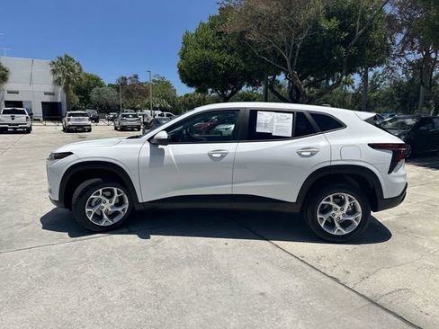 Used 2025 Chevrolet Trax LS w/ LS Convenience Package FWD image 16
