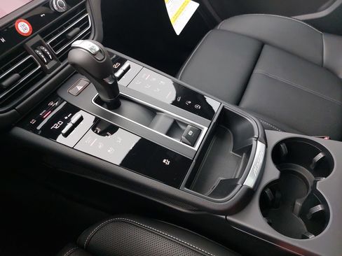 New 2026 Porsche Macan image 27