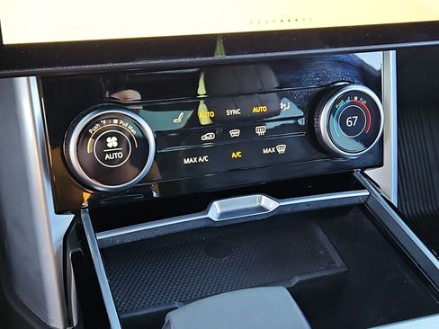 Used 2023 Land Rover Range Rover Long Wheelbase Autobiography image 16