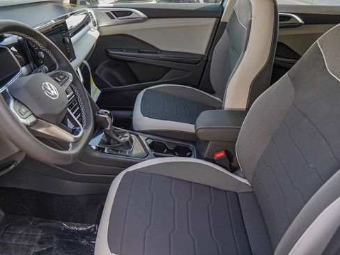 New 2026 Volkswagen Taos SE image 8