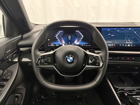 Used 2024 BMW 530i xDrive AWD/4WD image 10