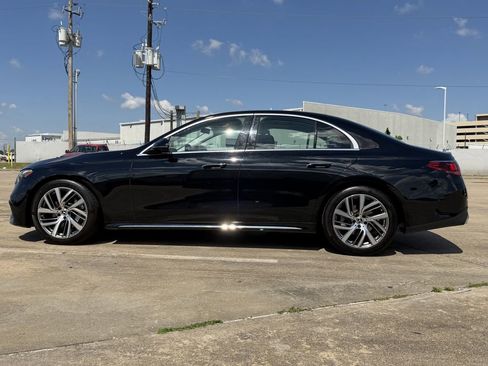 Used 2025 Mercedes-Benz E 350 4MATIC Sedan image 6