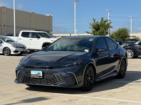 Used 2026 Toyota Camry SE w/ Convenience Package FWD image 6