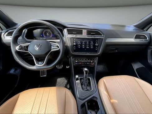 Used 2024 Volkswagen Tiguan SE R-Line FWD image 9