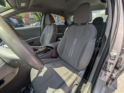 Used 2023 Hyundai Elantra SEL w/ Cargo Package FWD image 16